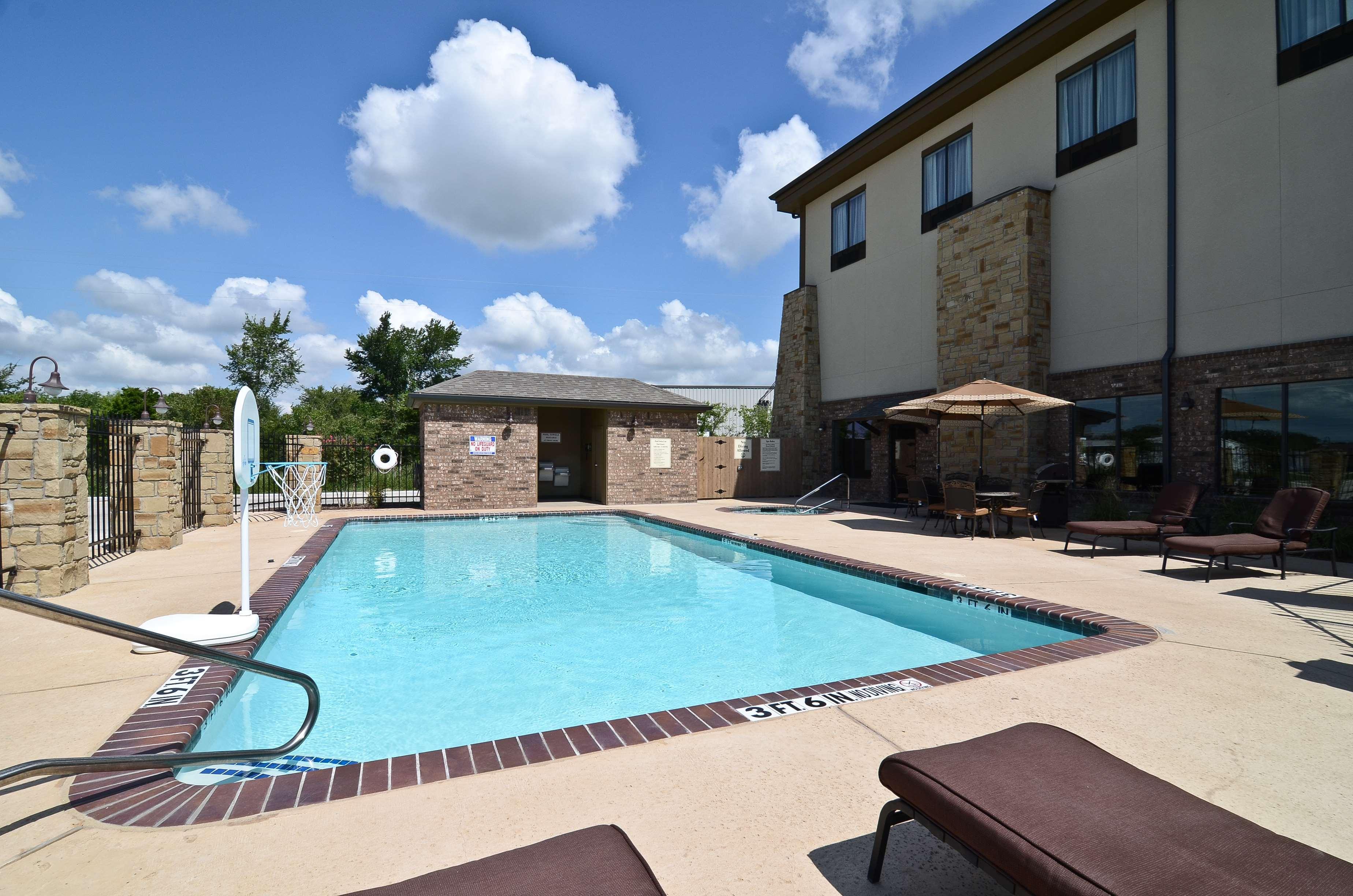 Best Western Plus Emory At Lake Fork Inn & Suites Exterior photo